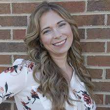 There's a Deer at the Door and a Cow in the Mudroom: Learning to Live while  Living with Lyme: Bennett, Jamie: 9798887590400: Books