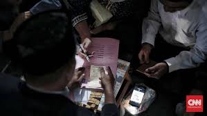 Agaknya mereka lupa kalau yang mereka miliki sekarang. Hijrah Berujung Taaruf Dan Raih Jodoh