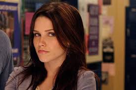 Victoria scott she bullies her daughter brooke into a famous fashion designer and always treats her badily. One Tree Hill Through The Years The Evolution Of Brooke Davis In 2021 Brooke Davis Hair Brooke Davis Hairstyles Hair Appointment