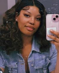 Mariah Booker's Instagram, Twitter & Facebook