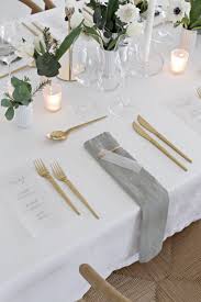 Table setting for a wedding reception. Hochyeit Tischdeko Schlicht Und Elegant Wedding Table Setting Wedding Reception Table Setting Ideas Wedding Table Reception Table Settings