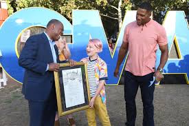 There are nuances with each one. Michael Strahan Enjoys A Crazy Em Good Morning America Em Houston Homecoming Mom Barbecue And Love Galore