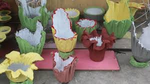 Jika anda memiliki tumpukan sampah berbagai macam botol bekas, mulai dari kecil, sedang, hingga ukuran besar, cocok banget untuk mencoba ide unik daur ulang barang bekas dari. Cara Membuat Vas Bunga Dari Kain Bekas Sketsa