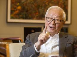 張忠謀 （英語： morris chang ，1931年7月10日 － ）， 世界 知名 半導體 企業家 、 台積電 創辦人 、 中華民國 工研院 院士 ， 2018年 － 2020年 代表 中華民國總統 出使 apec 。. Tlu5ohwq0t7yom
