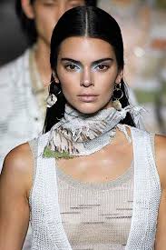 6 Top Beauty Trends That Dominated Milan Fashion Week Hair Makeup Beauty Trends Cool Hairstyles