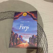 Meskipun dia bisa meraih keberhasilan dalam dunia literasi indonesia. Novel Pergi Tere Liye Buku Alat Tulis Buku Di Carousell