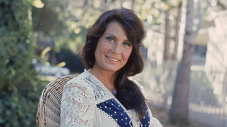 Loretta Lynn's “Coal Miner's Daughter” is one of country music's most iconic autobiographical songs, telling the story of her childhood growing up in a poor mining community in Butcher Hollow, Kentuck