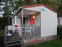 A l'entrée de foix, capitale de l'ariège, en bordure d'un lac et à proximité des commerces et des services de la ville( navette à l'entrée du camping), le camping du lac vous propose 5 hectares de nature et d'espace. Cottage 4 Personnes Photo De Camping Du Lac Foix Tripadvisor