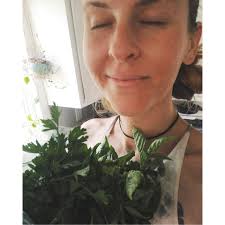 Food aggression in dogs can be challenging to address, especially when it  involves a family pet. To help you reverse this behavior, consider