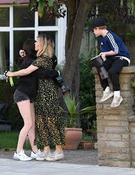 Discover men's, women's and kids' luxury clothing, shoes and accessories from the most coveted designer brands at house of fraser. Kate Garraway Talks Fears For Daughter Darcey I M Trying To Keep You Safe Hello