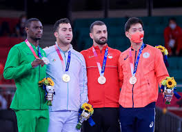 أثار اللاعب السعودي طارق حامدي لاعب الكاراتيه الجدل بين الجمهور على مواقع التواصل الاجتماعي، حيث حاول اللاعب طارق حامدي أخذ. Fsgvt9qgmmi7im