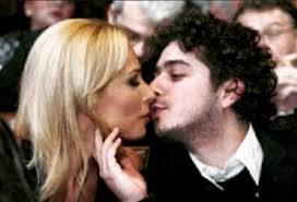 She was born on july 24, 1980 in iasi, romania. Omg Salman Khan S Fiancee Iulia Vantur Was Earlier Married To A Romanian Superstar See Wedding Pictures India Com