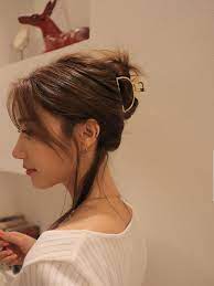 Hair Clip Styles For Fancy Girls Fashionactivation Clip Hairstyles Hair Styles Claw Hair Clips