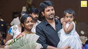 Sivakarthikeyan family wife biography parents children's marriage photos this video like to please subscribe youtube channel tollywood celebrities wednesday, may 05, 2021. Actor Sivakarthikeyan Family Photos Youtube