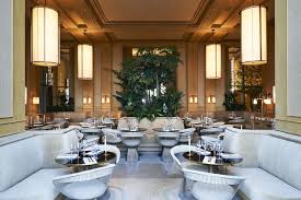 6 Nouveaux Restaurants Ou Diner A Paris Pendant La Fashion Week Restaurant De Luxe Design Interieur Restaurant Decoration Interieure Moderne