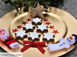 Cuire sur une plaque à biscuit bien beurré pendant environ 12 minutes. Tous En Cuisine La Recette Des Sables De Noel De Cyril Lignac Femme Actuelle Le Mag