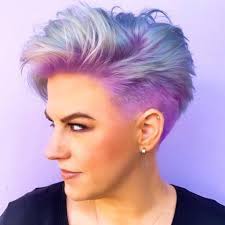 Pro vás ale může být pixie tím pravým a značkou vytříbeného vkusu! Unterschnitt Pixie Schnitte Fur Frauen Frisur Trend Short Hair Makeup Hair Styles Edgy Hair