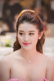 Tình cảm của huyền my dành cho đội bóng rất tình cờ, nảy sinh sau một lần my nhận được lời mời chụp ảnh trong đồng phục của the blue. A Háº­u Huyá»n My Khiáº¿n Fan Chelsea Tren Tháº¿ Giá»›i Phat Sá»'t