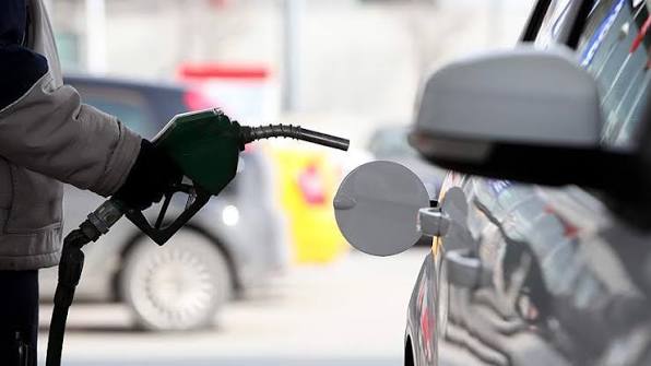 Benzin ve motorine en az 20 kuruş indirim yapılmalı'