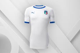 La puma presenta con questo simpatico video le divise da gioco che saranno utilizzate dall'italia durante gli europei di calcio 2012. Puma Nazionale Italiana Off 75 Cheap Price