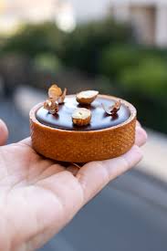 Tartelettes Chocolat Noisettes Feve Tonka Recette En 2020 Mini Tarte Chocolat Tartelettes Au Chocolat