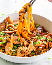 Hoisin Chicken Udon Noodles A Delicious Plate Of Sweet Yet A Bit Spicy Plate Of Steaming Hot Noodles With Ch Hoisin Chicken Chicken Udon Noodles Udon Noodles