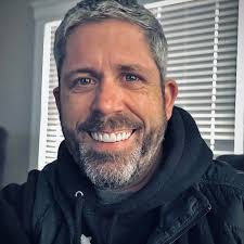 What are the pros and cons of moving to Elyria?