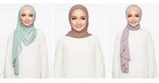 Baju muslim sangat identik dengan busana muslimah untuk wanita. The Latest Baju Raya 2018 Guide