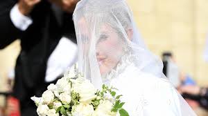 Lieber eine wilde autofahrt als ein schönes hochzeitskleid. Top Oder Flop So Finden Fans Ellie Gouldings Hochzeitskleid Promiflash De