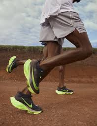 5 de noviembre de 1984) es un corredor keniano de larga distancia y actual poseedor del récord mundial de maratón con 2:01:39. Buy Eliud Kipchoge Nike Alphafly Cheap Online