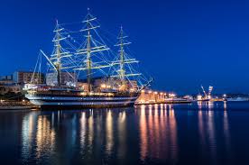 La amerigo vespucci compie 90 anni: Stampe Artistiche Quadri E Poster Con Amerigo Vespucci Citta Luci Mezzi Di Trasporto Nave Notturna Ora Blu Porto Trapani Ufficio Veliero Viaggi L Amerigo Vespucci