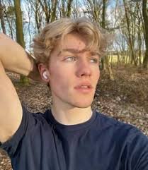 Chico Rubio Ojos Azules