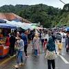 Pasar malam that is similar to the monday ss2 pasar malam, but finding a parking here is little bit harder than in ss2 square, as here is the housing area with so many cars parking everywhere. 1