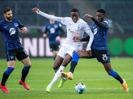 ʔɛf tseː ˈbaɪɐn ˈmʏnçn̩), fcb, bayern munich, or fc bayern. 1 Bundesliga Journalist Bringt Zakaria Beim Ssc Napoli Ins Spiel Fussballdaten