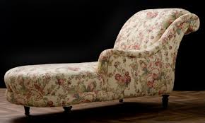 Vous avez besoin de vous fournir en chaises napoléon 3 pour l'aménagement de votre espace professionnel, une mairie ou une église (salle de mariage, hôtel, restaurant) ?. Antique Long Chair Napoleon 3 Napoleon Iii Ancient Furniture Piece