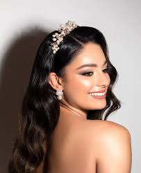 Hi everyone im looking for a makeup artist that can do my hair and makeup  for the 18 October im based in Waterfall