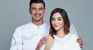 Bocoran pernikahan ali syakieb dengan margin wieheerm. Suasana Lamaran Haru Ali Syakieb Tahan Tangis Sampai Suara Bergetar