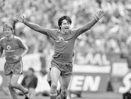 Mehrfach wurde er in der rangliste der weltbesten spieler aufgeführt und gewann etliche titel mit dem fc bayern als weltpokalsieger oder als europapokalsieger der landesmeister. Plotzlich War Alles Schwarz
