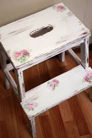 Shabby chic ist der angesagte einrichtungsstil, bei dem möbelstücke auf alt getrimmt am besten sie machen das im freien, da die staubentwicklung ziemlich hoch sein kann. Mobel In Shabby Chic Look Selber Machen Anleitung Und Techniken Shabby Chic Selber Machen Deko Shabby Chic Selber Machen Shabby Deko