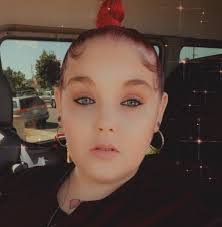 Samantha Densmore's Instagram, Twitter & Facebook