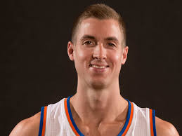 It appears the Knicks will keep Travis Wear