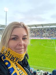 W związku z zakazem wyrzucania starych ubrań do pojemników na "zmieszane" w  Gdyni mamy obowiązek odwozić te rzeczy do Eko Doliny. Ode mnie, z Witomina  jest to 12 km. Mam auto i