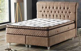 Üzerinde yer alan yatak, konfor sağlarken başlık kullanımı ise estetik yönü ile tercih ediliyor. Yatak Baza Baslik Secimi