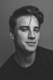 Kenny Carson's Instagram, Twitter & Facebook