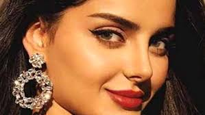 فیلم هدیه این مرد عرب به مهلقا جابری در ملاء عام  همه مردان عرب دوربین به  دست!