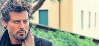 Nessuna conferma o smentita da parte di gabriel garko sulla sua presunta nuova liaison o sul suo orientamento.da tempo circolano voci sul fatto che l'attore. Gabriel Garko Sono Fidanzato Felice E Penso Alle Nozze Donne Magazine