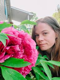 Identifying tree peony cultivars and admiring their beauty