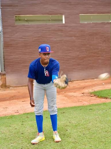 CUANTA AUTORIDAD! Esto es un orgullo para República Dominicana, es historia lo de este muchacho Milfre Figueroa milfree_figueroa tenemos una futura estrella. De RD pal mundo dime @jd_ozunasport 🙏🏻🇩🇴🌎