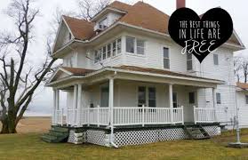 Spotted On Craigslist A Free Farmhouse In Iowa Farm House For Sale Abandoned Farm Houses Old Houses For Sale