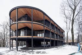 The main idea of the designed facility was to depart from the current design of contemporary hotels in the silesian beskids and to place the facility in the landscape in such a way that, while fulfilling the extensive program, it would not dominate the rescaling of the context of the place and the beauty of the surrounding landscape. Villa Reden Apartments Architekt Maciej Franta Archdaily